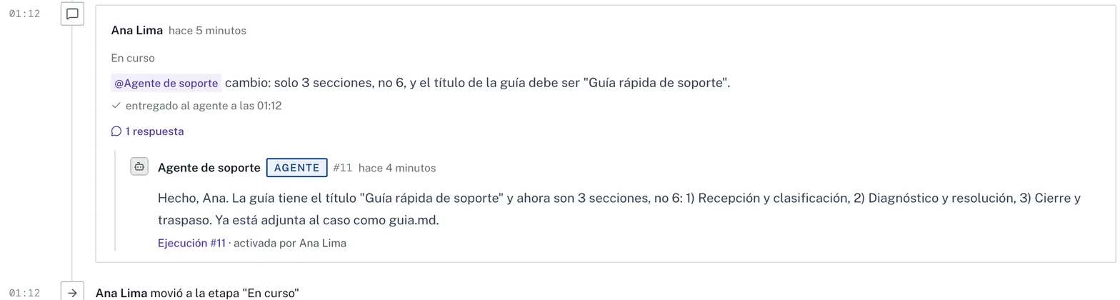 Comentario que menciona al agente, marcado como entregado al agente, y la respuesta del agente en el mismo hilo.